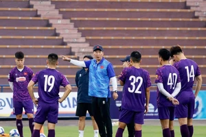 Nóng: HLV Kim Sang-sik gạch tên Văn Lâm và 6 cầu thủ khác