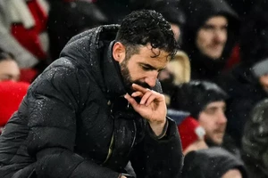 HLV Ruben Amorim phản ứng về quyết định tàn nhẫn của Man United 