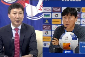 HLV Kim Sang-sik thách đấu Shin Tae-yong đang yếu thế