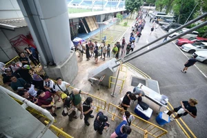 Sốt vé chưa từng thấy ở Singapore, thiệt thòi cho cổ động viên Việt Nam 