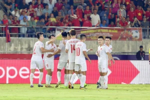 Vì sao tuyển Việt Nam không đá sân Mỹ Đình mà tiếp tục ở Việt Trì?