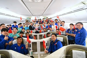 Đội tuyển Việt Nam tập buổi đầu tiên trên đất Thái Lan