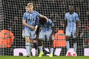 Tottenham và HLV Ange Postecoglou đang bị tổn thương