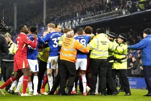 Liverpool thiệt hại lớn sau màn hỗn chiến