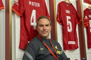 Đừng để cầu thủ tự kết liễu cuộc đời mình