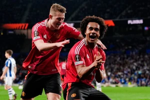 CLB Manchester United còn nước còn tát