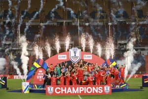 HLV Kim Sang-sik chọn đội hình cũ cho toan tính mới