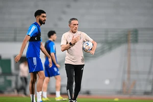 Sốc: Vừa giành chiến thắng, UAE bất ngờ sa thải HLV Paulo Bento