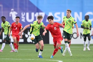 U-17 Việt Nam khó thở, Nhật Bản thảnh thơi