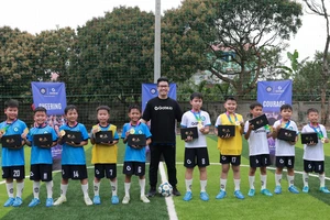 Sân bóng thiện nguyện đầu tiên cho học sinh của “Football for Future” tại Việt Nam