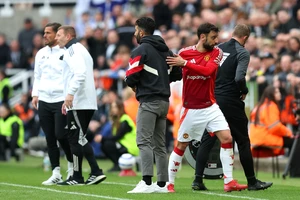 HLV Amorim và đội trưởng Bruno tức giận về sai lầm của các cầu thủ Man United