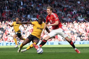 HLV Amotim tức giận, Man United mua tiền đạo mới