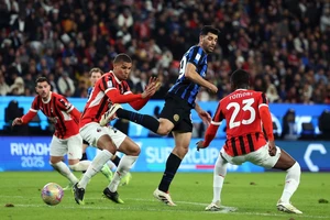Inter Milan đại bại ở Cúp quốc gia Ý, khó thở tại Champions League và Serie A