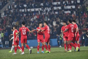 Thế khó của bóng đá Việt Nam và sự thực dụng của HLV Kim Sang-sik