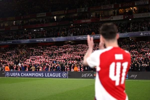 Arsenal tựa lưng vào hiểm địa Emirates ở UEFA Champions League