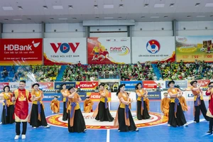 Độc đáo Xẩm và Rap trong cuộc chơi lớn của giải Futsal HDBank VĐQG 2025