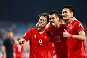 Quả bóng vàng Tiến Linh xuống dốc, HLV Kim Sang-sik làm ngơ