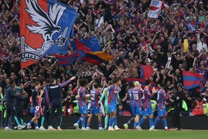 Wembley rung chuyển trong đêm lịch sử bóng đá Anh