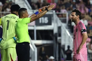 Siêu sao Messi giận dữ tố cáo trọng tài mù luật