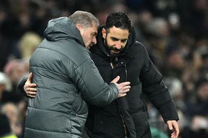 HLV Ange Postecoglou của Tottenham nổi giận trước trận gặp MU