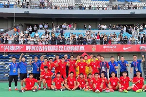 HLV Cristiano Roland tự hào về học trò sau cuộc chơi lớn ở Trung Quốc