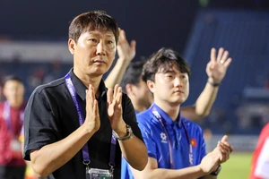 Tuyển Việt Nam trong cái khó, ló cái khôn