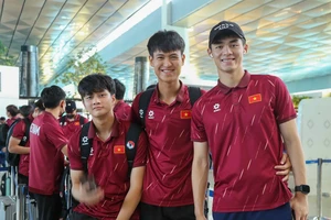 U-23 Việt Nam về nước cùng chiếc cúp vô địch U-23 Đông Nam Á