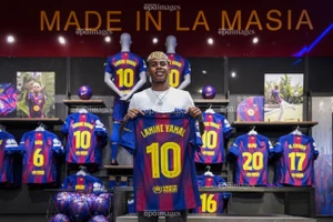 Đừng đặt gánh nặng lên vai tiểu tướng Yamal