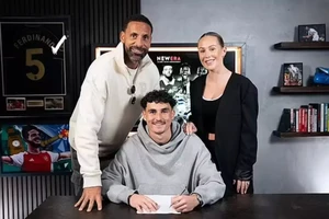 Brighton ký hợp đồng với con trai danh thủ Rio Ferdinand