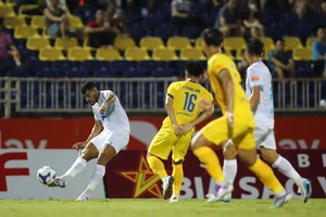 SHB Đà Nẵng lâm nguy, đương kim vô địch sửa sai