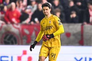 CLB Man United đưa về Lammens ‘dằn mặt’ Onana