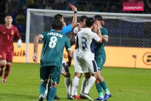 Chanathip bị chơi xấu, cư dân mạng Thái Lan tấn công cầu thủ Iraq