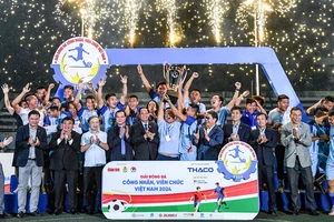 Tưng bừng giải bóng đá Công nhân, viên chức mùa 3