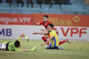 Đội bóng của bầu Hiển đột ngột sa thải HLV người Nhật chỉ sau 3 vòng V-League