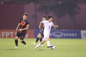 Tân binh ‘vuốt mũi’ nhà đương kim vô địch V-League và bất ngờ ở vòng 4