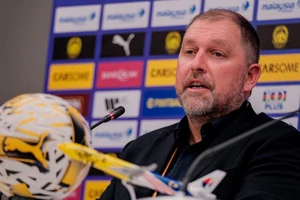 Bị phản ứng mạnh, HLV đội tuyển Malaysia xin lỗi