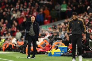 HLV Arne Slot phê phán lối chơi MU yếu kém sau thất bại cay đắng của Liverpool