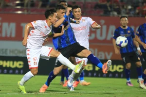 Ninh Bình tiếp đà thăng hoa, HA Gia Lai rơi tự do