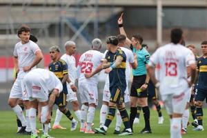 Hy hữu trọng tài bị treo còi vĩnh viễn vì rút thẻ đỏ phạt con trai của Chủ tịch liên đoàn