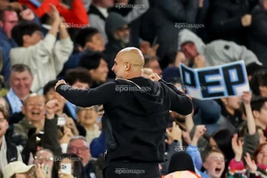 HLV Pep Guardiola thừa nhận sai lầm với người quay phim