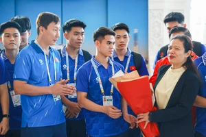 U-22 Việt Nam tập buổi đầu tiên trên đất Thái Lan