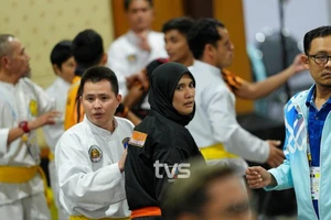 Sốc: Malaysia nghi bị xử ép, đánh luôn trọng tài