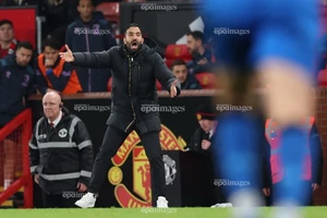 HLV Amorim chỉ trích thẳng mặt 2 ngôi sao Man United