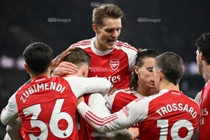 Hóa giải lời nguyền năm mới của Arsenal