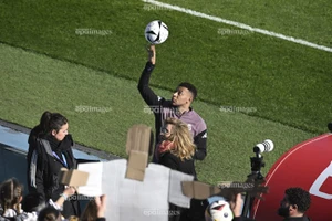 Mbappe ghi bàn số một thế giới, Messi - Ronaldo chưa lùi bước