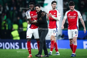 Arsenal bứt tốc nghẹt thở, Man City giảm sâu cơ hội vô địch Ngoại hạng Anh