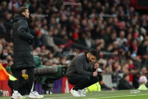 HLV Amorim ra đi trong chớp mắt, MU vỡ trận