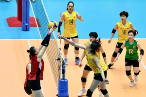 Những cô gái chân dài VTV Bình Điền Long An nhận thưởng lớn