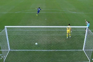 Thủ môn Jordan “biếu” bàn khó tin, U-23 Nhật Bản nghẹt thở vào bán kết