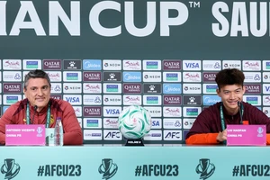 Sốc: Hậu vệ U-23 Trung Quốc ‘soi’ bảng điện tử, nhắm thẳng Đình Bắc